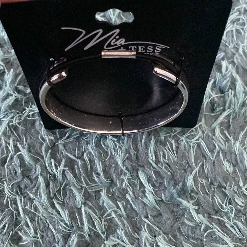 Hair Tie Bracelet - Picture 2 of 3
